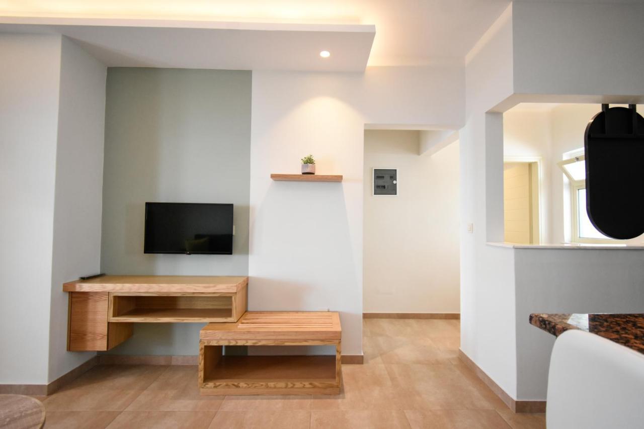 Elena Village Hotel & Suites Myrties 外观 照片