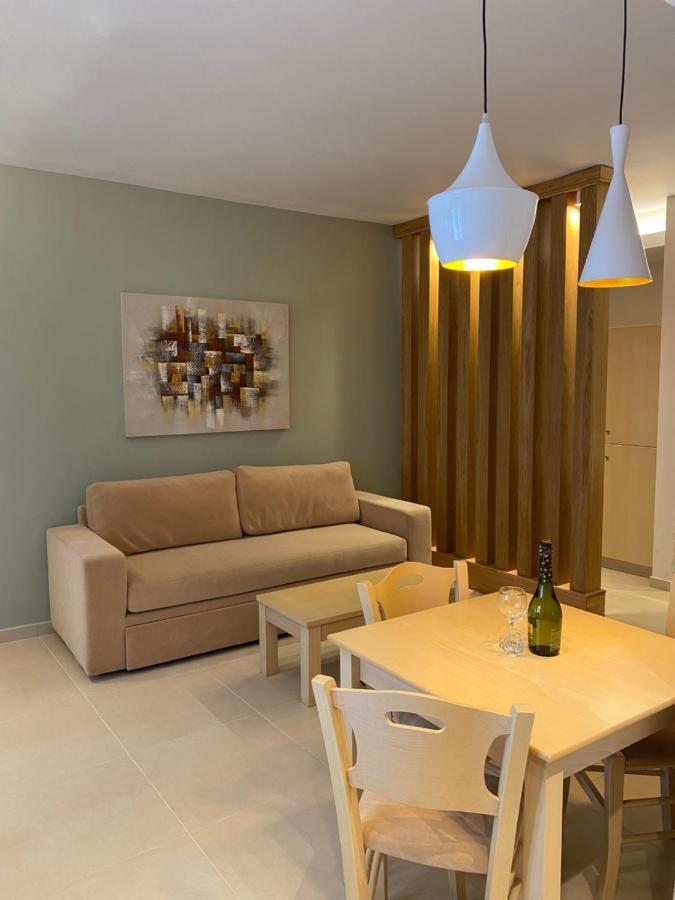 Elena Village Hotel & Suites Myrties 外观 照片