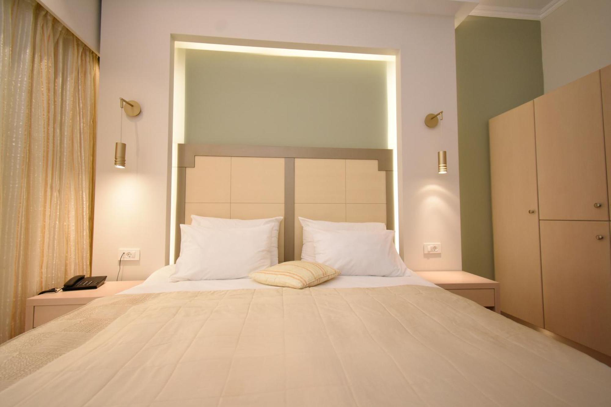 Elena Village Hotel & Suites Myrties 外观 照片