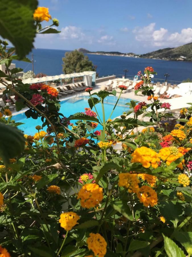 Elena Village Hotel & Suites Myrties 外观 照片