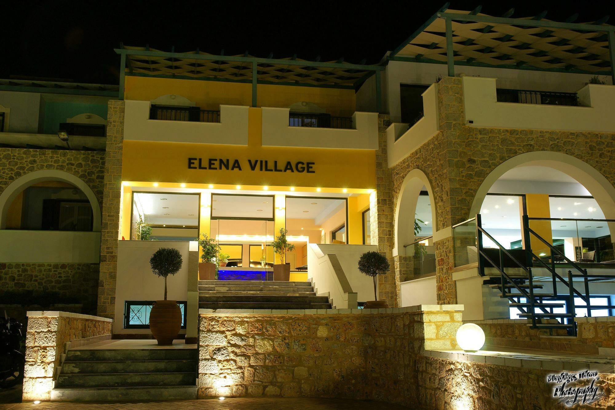 Elena Village Hotel & Suites Myrties 外观 照片